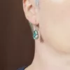 boucles d'oreilles fantaisies originales en mosaïque turquoise portées