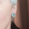Boucles d'oreilles Bouton mosaïque Turquoise portées